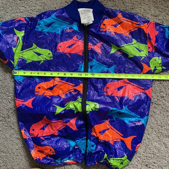 Bob Chinn’s Crabhouse Tyvek Fish Jacket - Picture 6 of 9